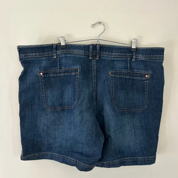 Lee Total Freedom 7” Jean Shorts (22W) - Picture 2 of 6